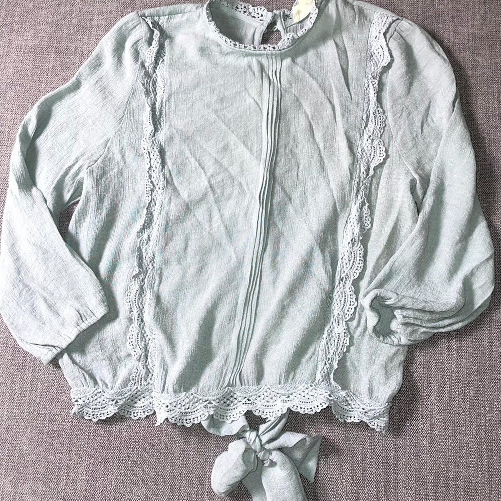 Sweet Wanderer Blouse Top Womens XL Gray Lace Detail Puff Sleeve Back Button